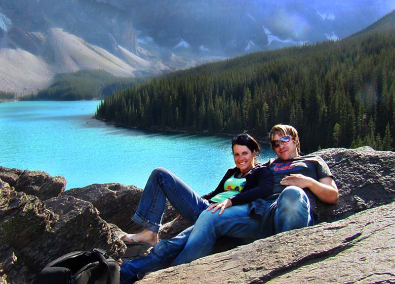 Anne und Bunki am Moraine Lake, Rocky Mountains, Alberta, Kanada