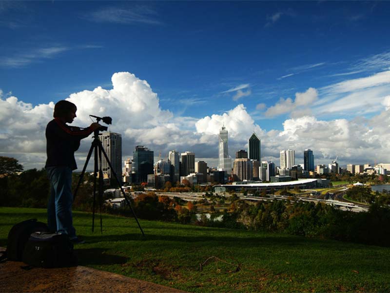 Bunki filmt die Skyline von Perth